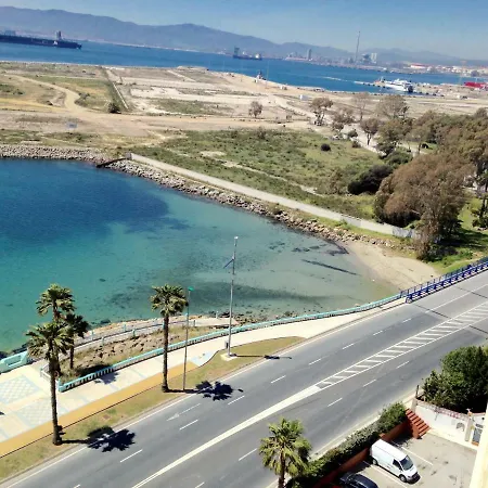 Vista A Dos Continentes * La Línea de la Concepción